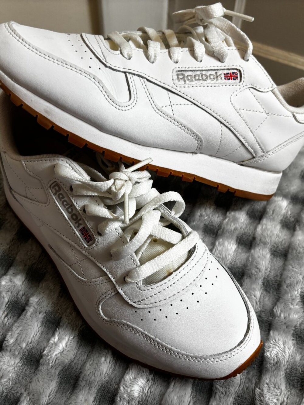 Reebok Classic Leather Women’s Size 8 White Gum Sole Sneakers Retro Trainers